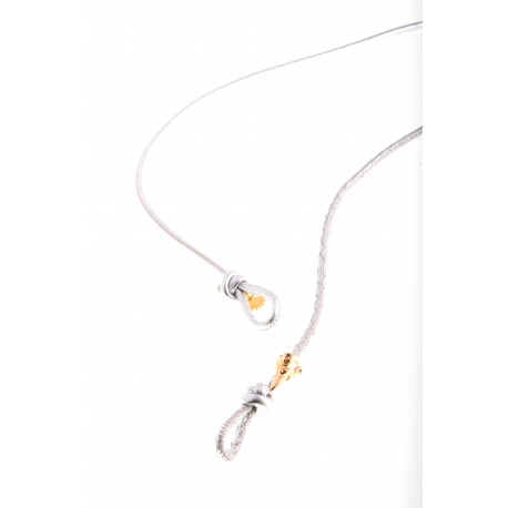 <p><span>Want to stroll stylish during summer without fear of losing your sunglasses? These sunglass cords are perfect to match every outfit! A very practical cord for any type of glasses. A metallic silver leather cord with bird skull in 18K gold plated. The cord has a length of 88 cm and is suitable for everyone.</span></p>
<p><span>More colors for choice. Please ask!</span></p>
<p></p>